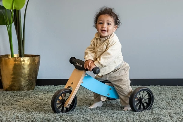 Optioneel: zwarte kinbeschermer met naam