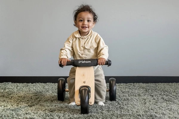 Optioneel: zwarte kinbeschermer met naam