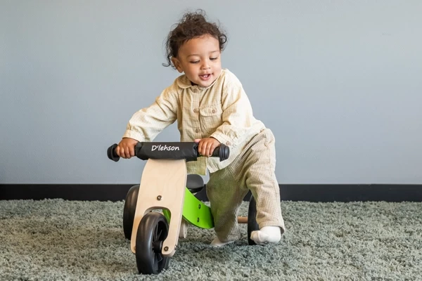 Optioneel: zwarte kinbeschermer met naam