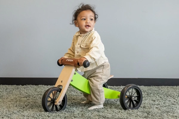 Optioneel: bruine kinbeschermer met naam