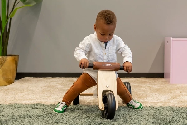 Liam met de gepersonaliseerde kinbeschermer