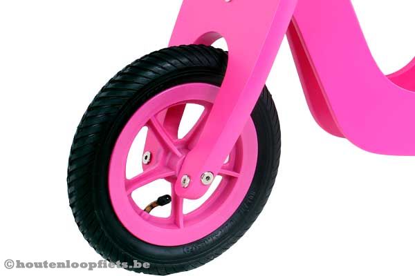 Voorzien van 10 inch luchtbanden.