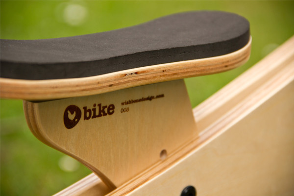 Comfortabel ergonomisch zadel.