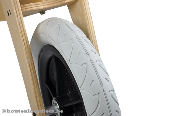 Witte luchtbanden met licht profiel.