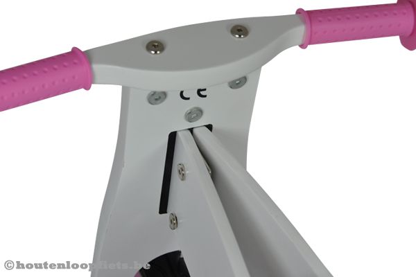 Stevig houten frame.