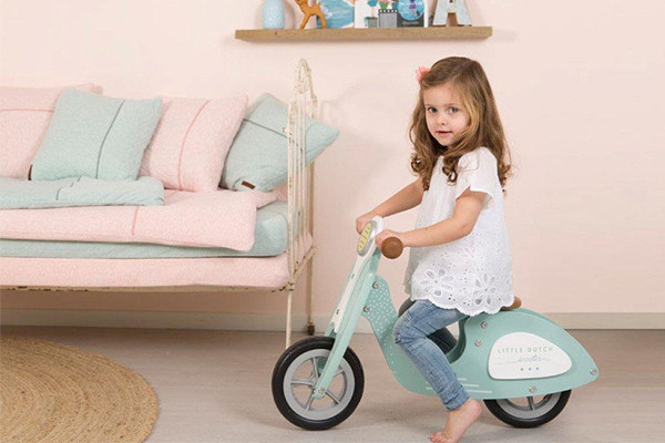 In hoogte verstelbaar zadel.