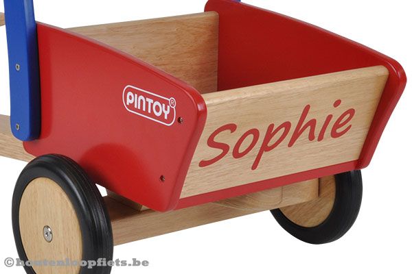 Sticker met eigen naam voor de Pintoy bakfiets.